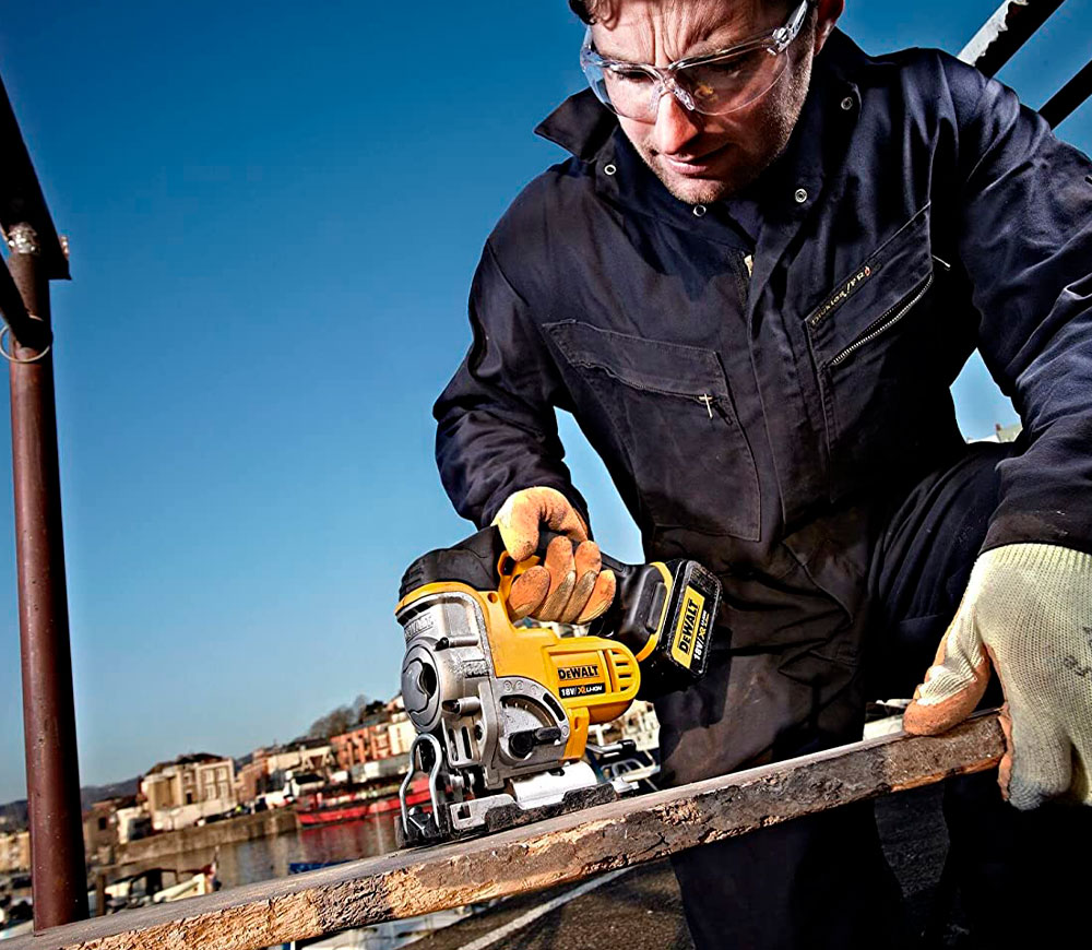Fierăstrău pendular cu acumulator (fără baterii) DEWALT DCS331N-XJ 18V-5