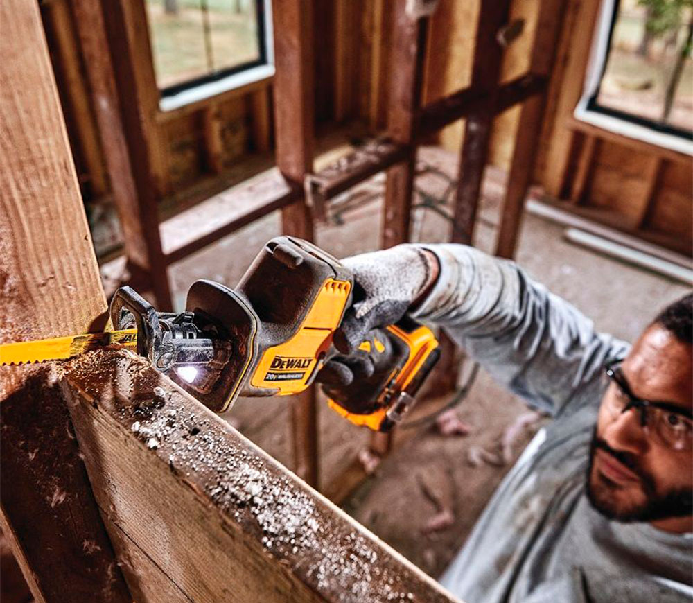 Fierăstrău sabie cu acumulator (fără baterii) DEWALT DCS369NT 18V-7