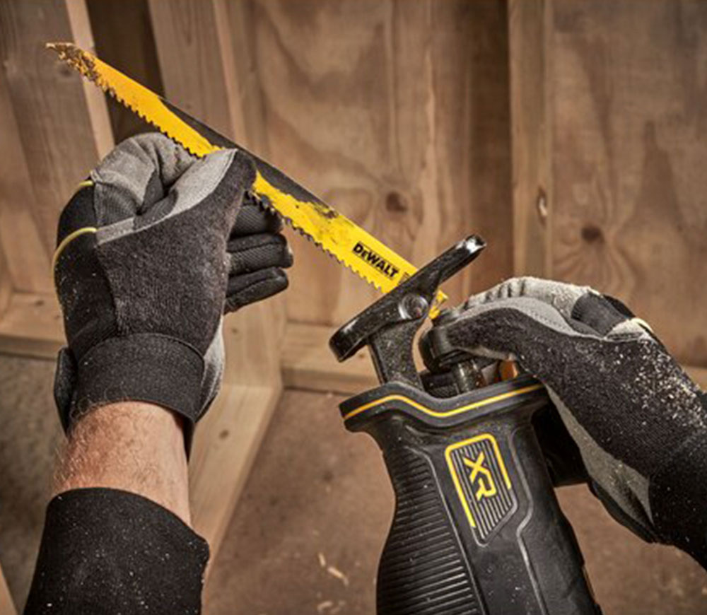 Fierăstrău sabie cu acumulator (fără baterii) DEWALT DCS382N-XJ 18V-5