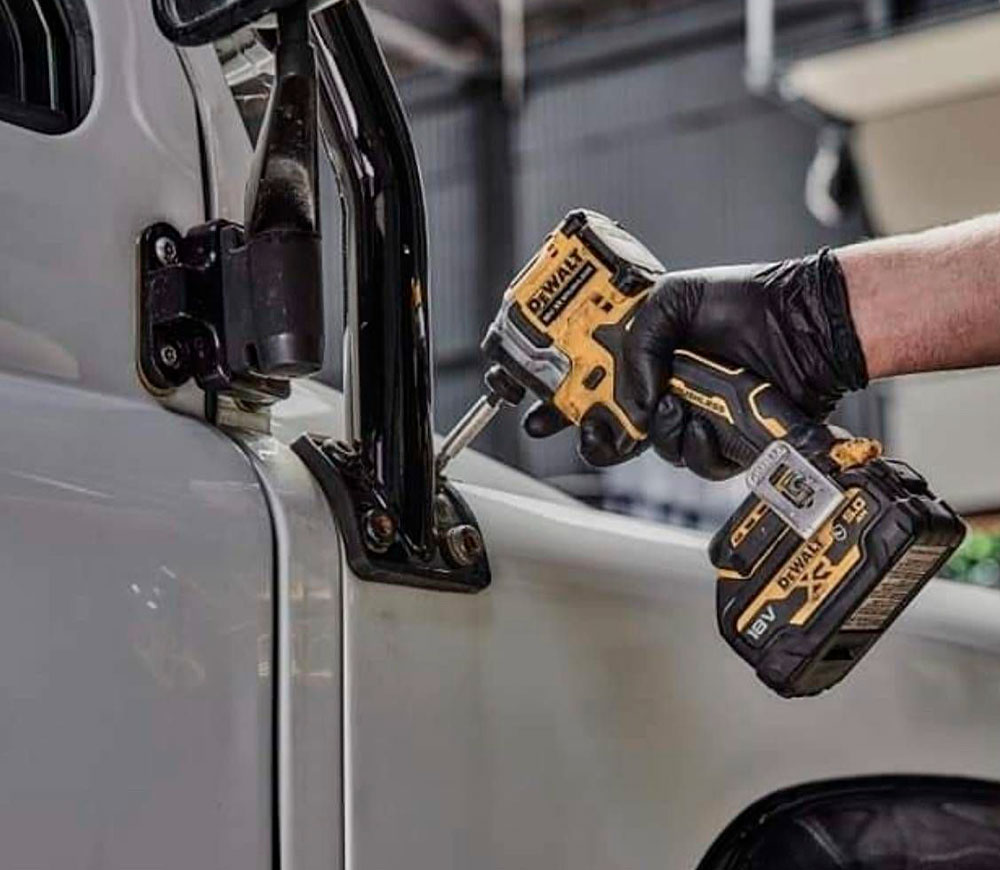 Mașină de înșurubat cu acumulator (fără baterii) DEWALT DCF850N-XJ 18V-4