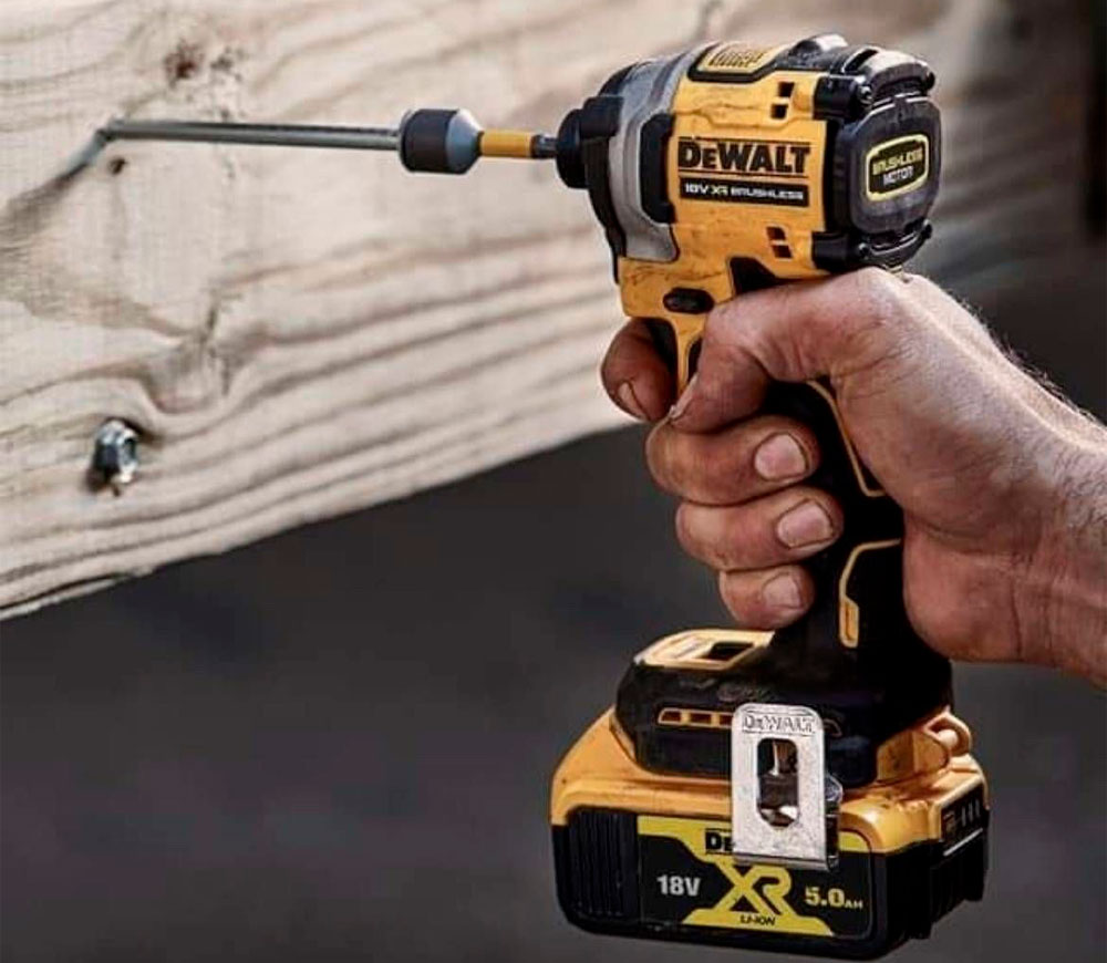 Mașină de înșurubat cu acumulator (fără baterii) DEWALT DCF850NT-XJ 18V-4