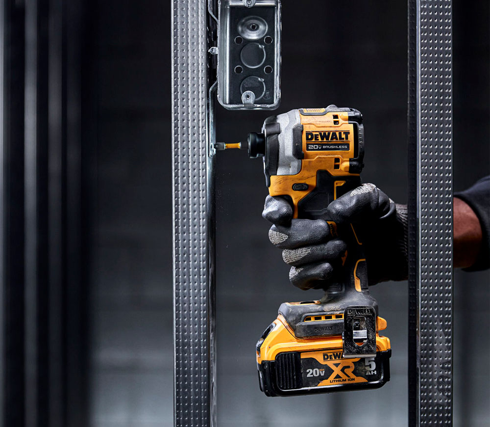 Mașină de înșurubat cu acumulator (fără baterii) DEWALT DCF850NT-XJ 18V-6