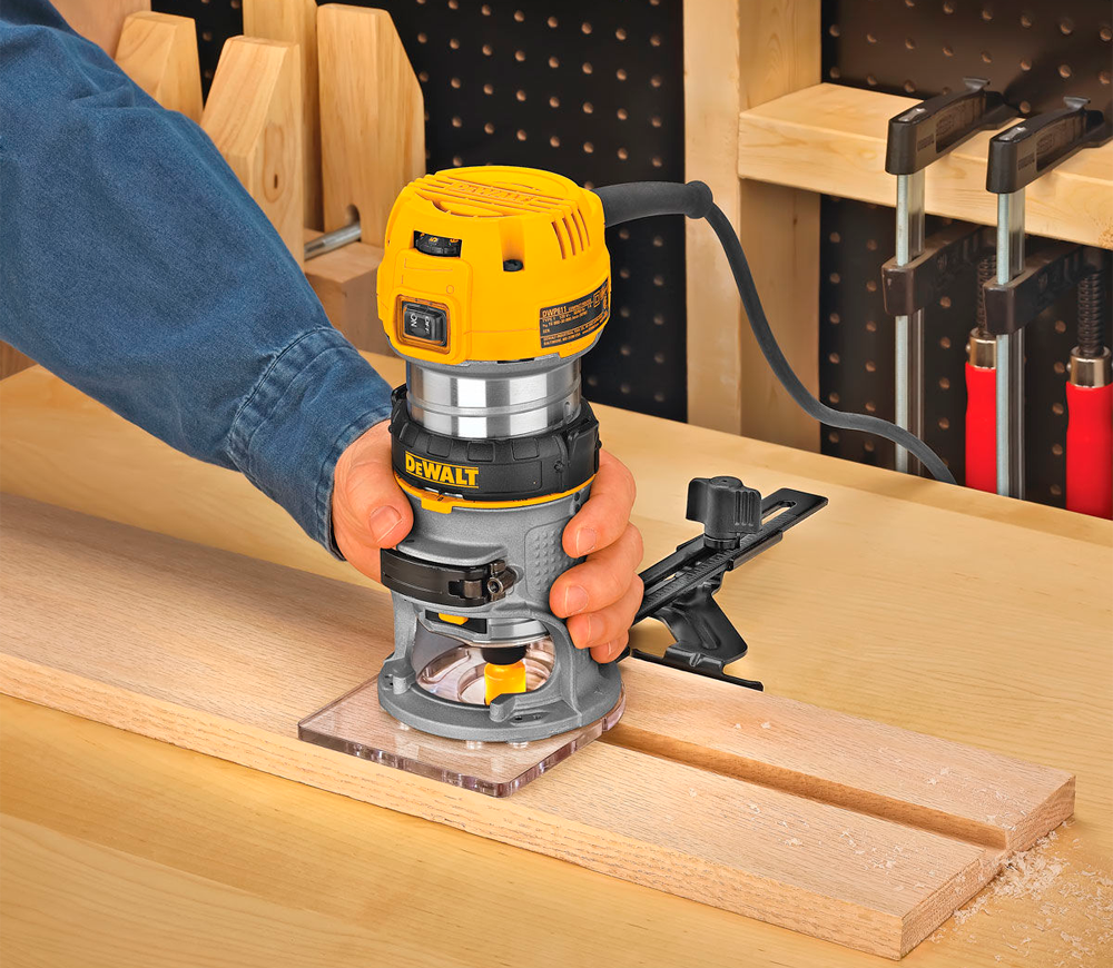 Фрезер DEWALT D26200 900вт-6