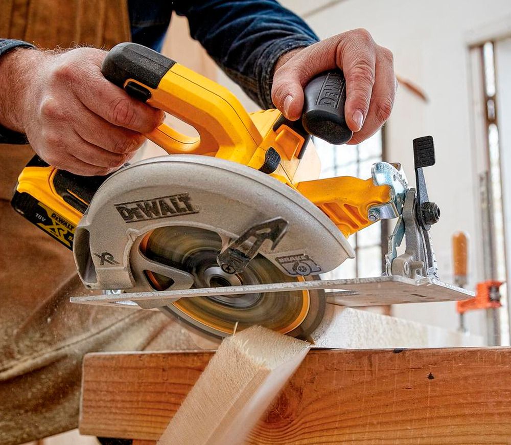 Дисковая пила аккумуляторная (без аккумуляторов) DEWALT DCS570N 184мм 18В-3