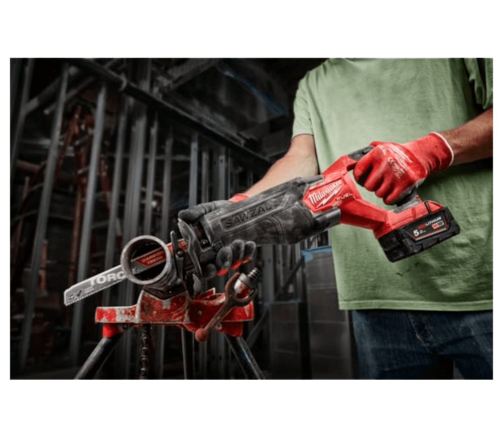 Fierăstrău sabie cu acumulator (fără baterii) MILWAUKEE M18FSZ-0X 18V-8