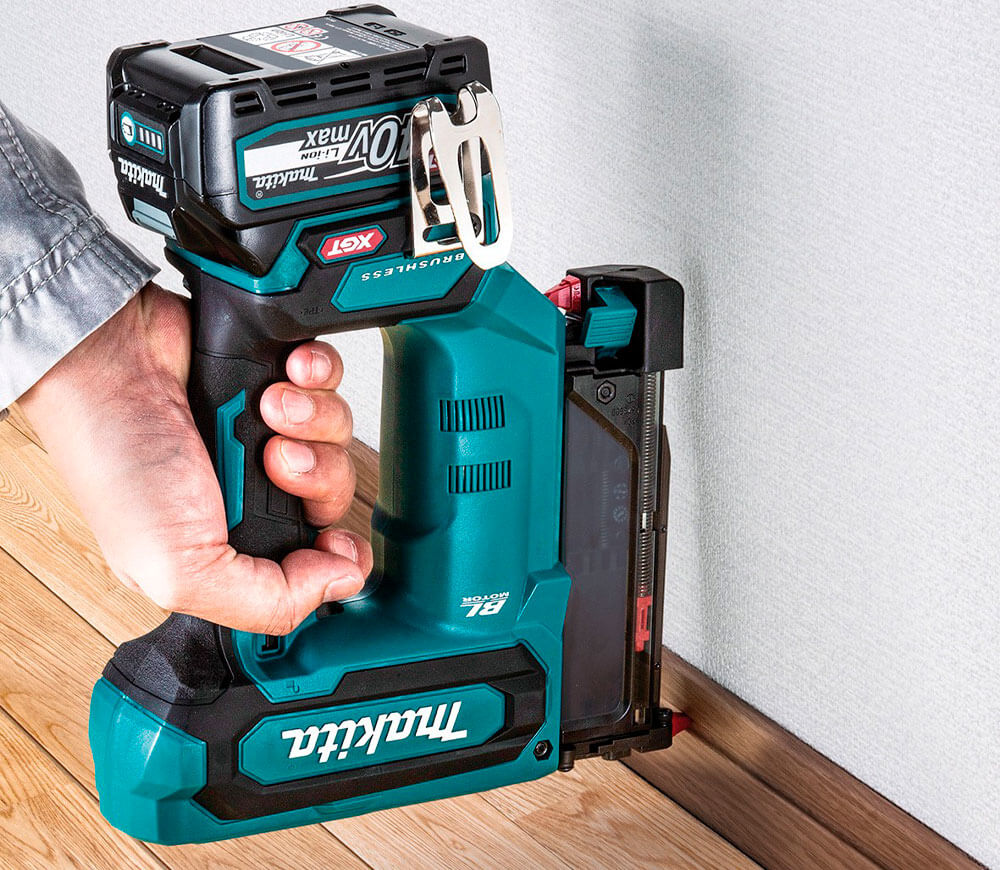 Capsator cu acumulator (fără baterii) MAKITA PT001GZ  40V-7