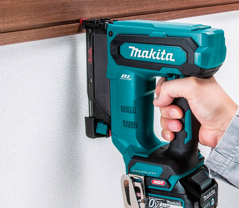 Capsator cu acumulator (fără baterii) MAKITA PT001GZ  40V-8