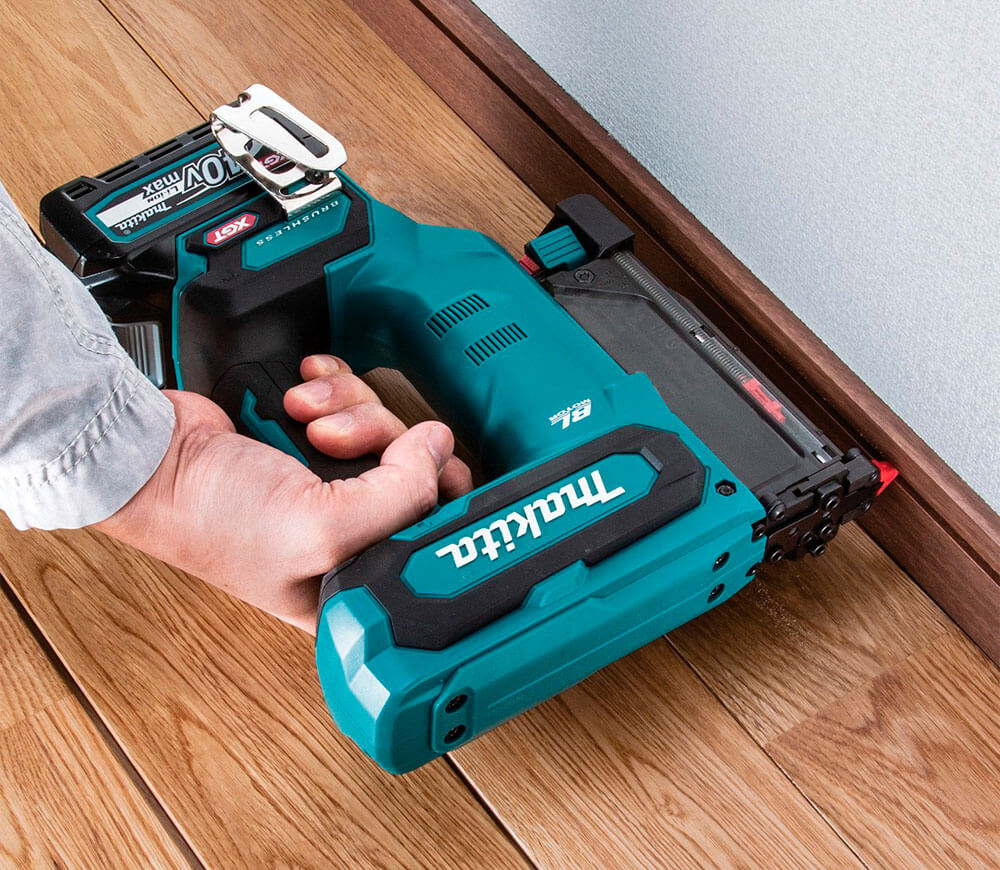 Capsator cu acumulator (fără baterii) MAKITA PT001GZ  40V-9