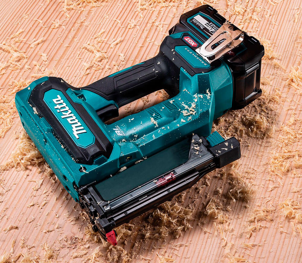 Capsator cu acumulator (fără baterii) MAKITA PT001GZ  40V-6