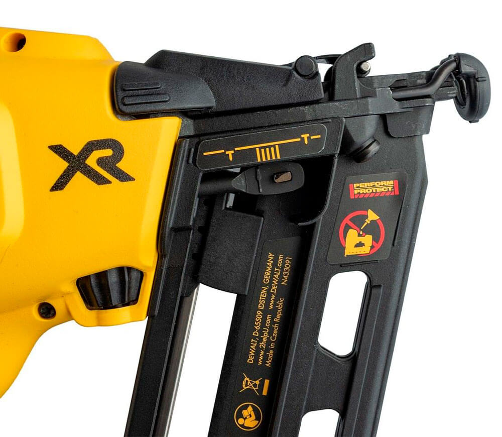 Pistol de bătut cuie cu acumulator (fără baterii) DEWALT DCN660N 18V-5