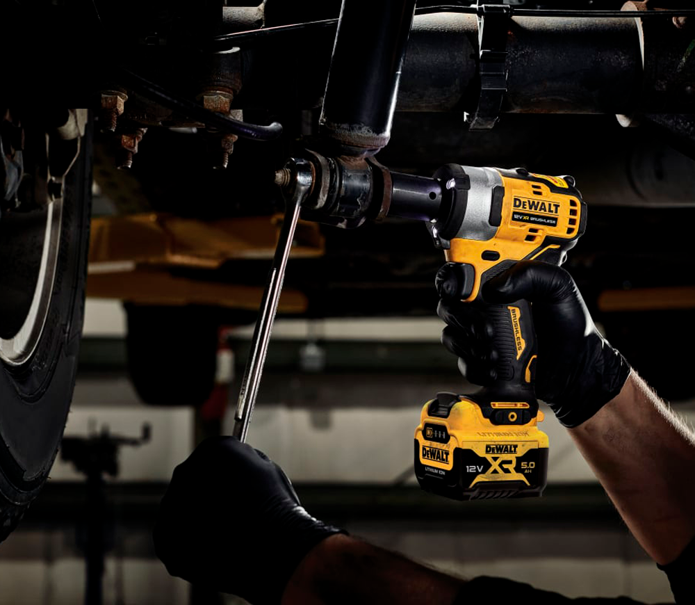 Mașină de înșurubat cu impact DEWALT DCF901P1G  500Nm-4