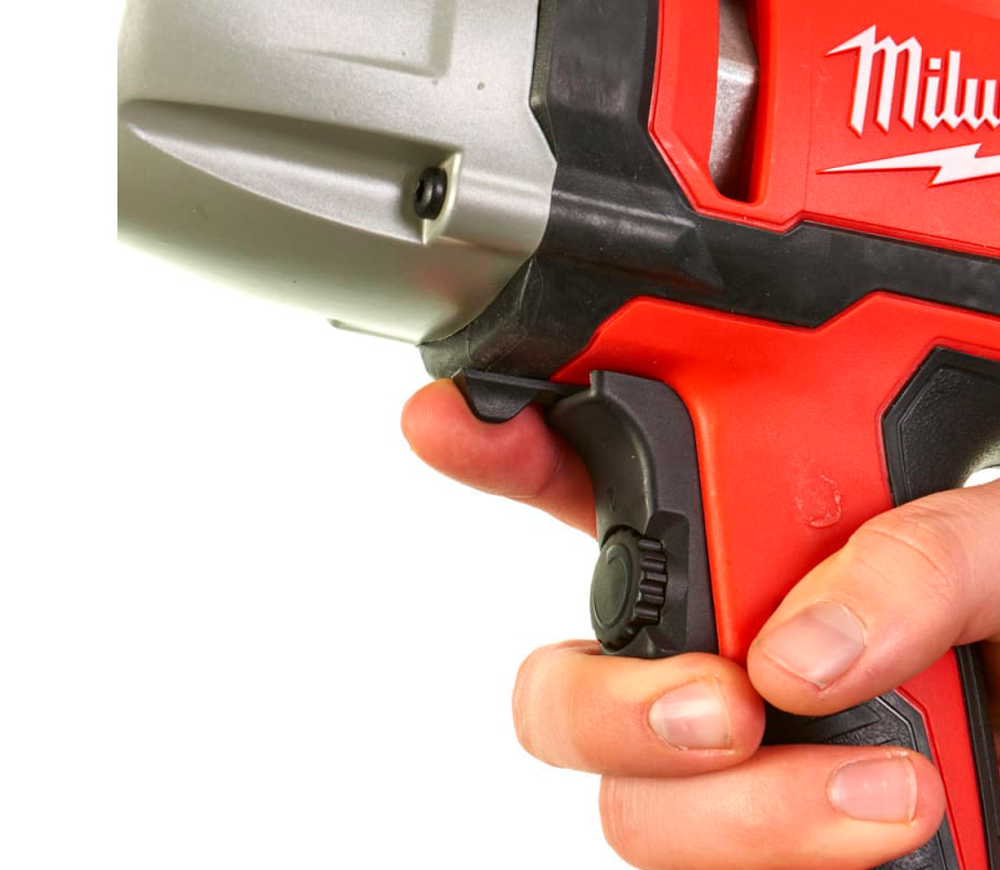 Mașină de înșurubat cu impact MILWAUKEE IPWE520R 725w 520Nm-3