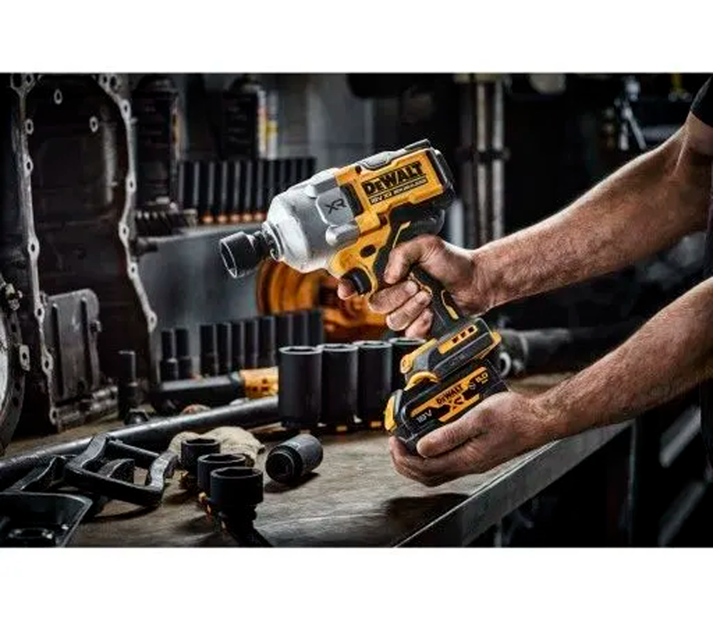 Mașină de înșurubat cu impact DEWALT DCF961N  2372Nm-5