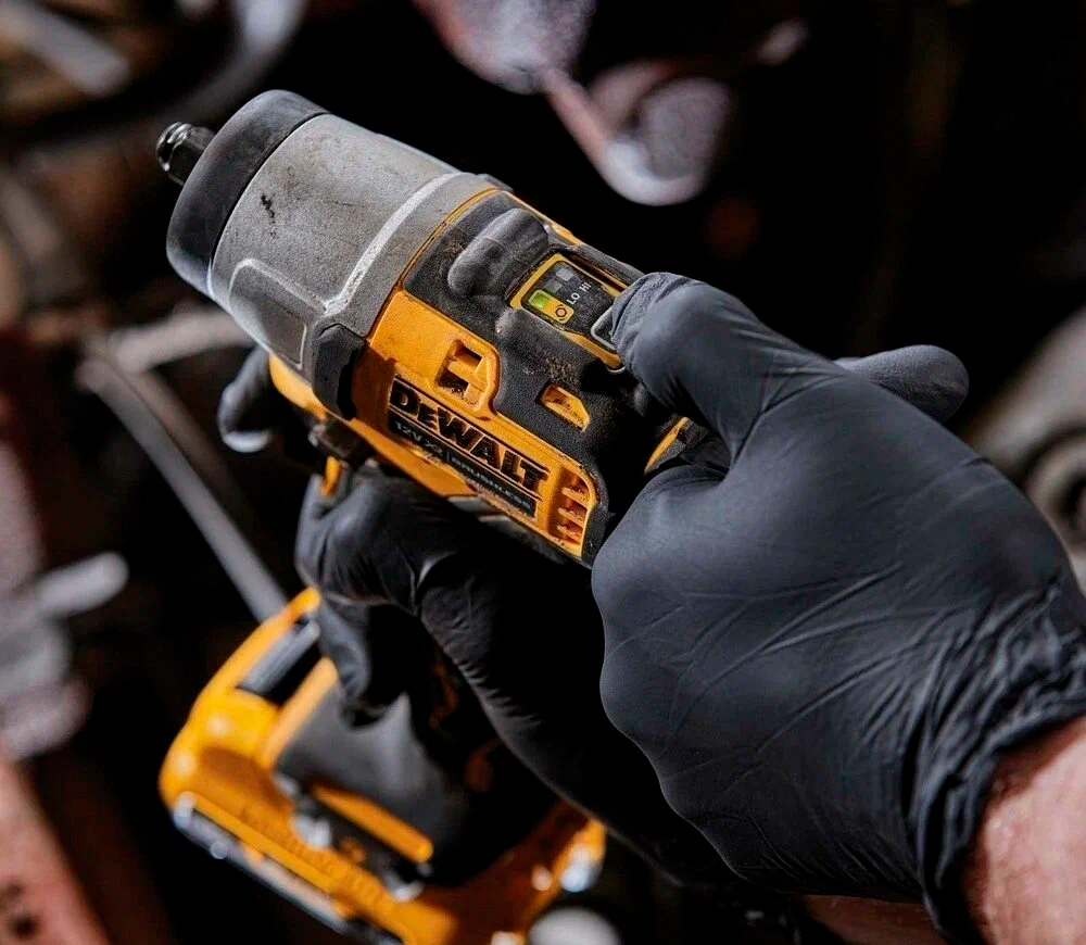 Mașină de înșurubat cu impact DEWALT DCF902N 200w 168Nm-6