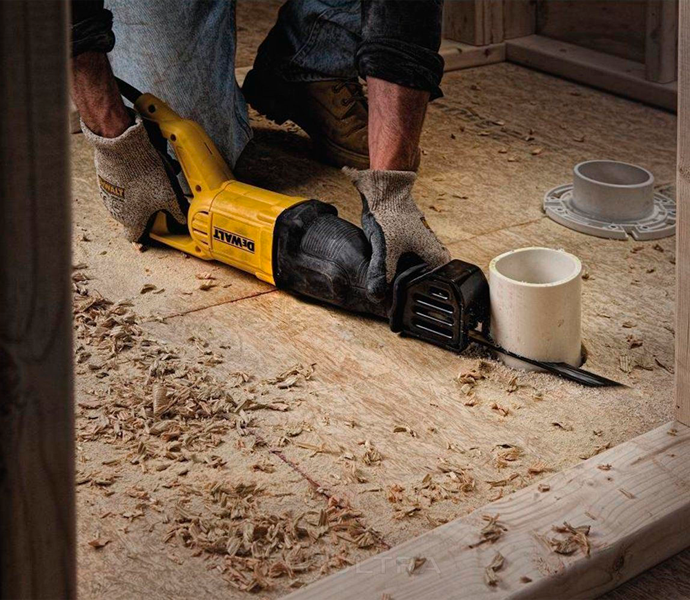 Fierăstrău sabie DEWALT DWE305PK-QS 1100w-6
