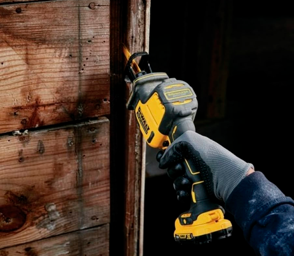 Fierăstrău sabie cu acumulator (fără baterii) DEWALT DCS312NT 12V-6
