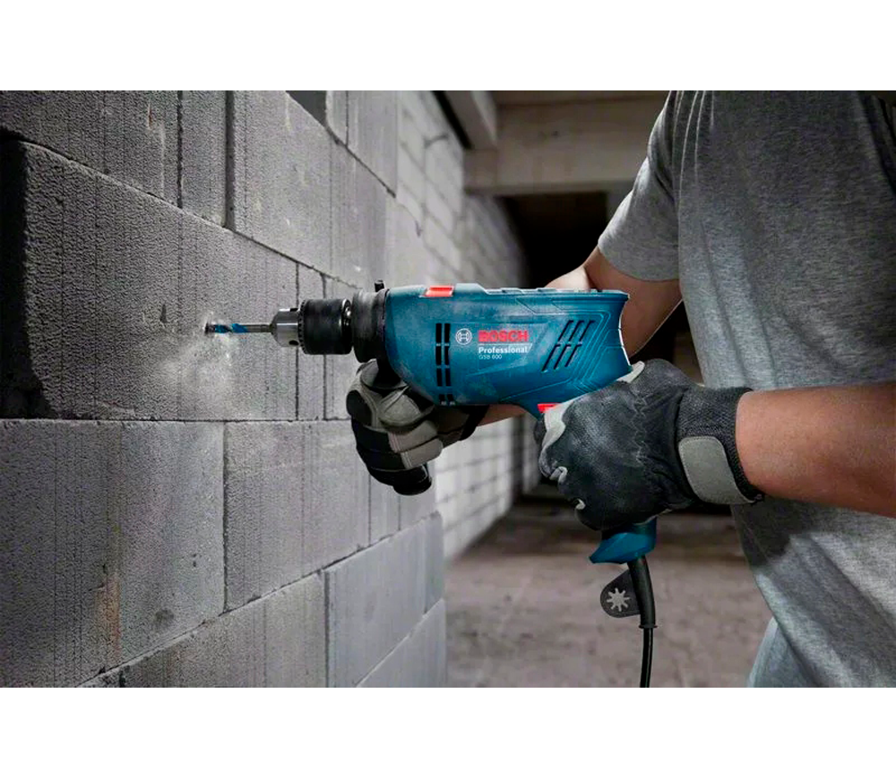 Mașină de găurit cu percuție BOSCH GSB 600  600w-7