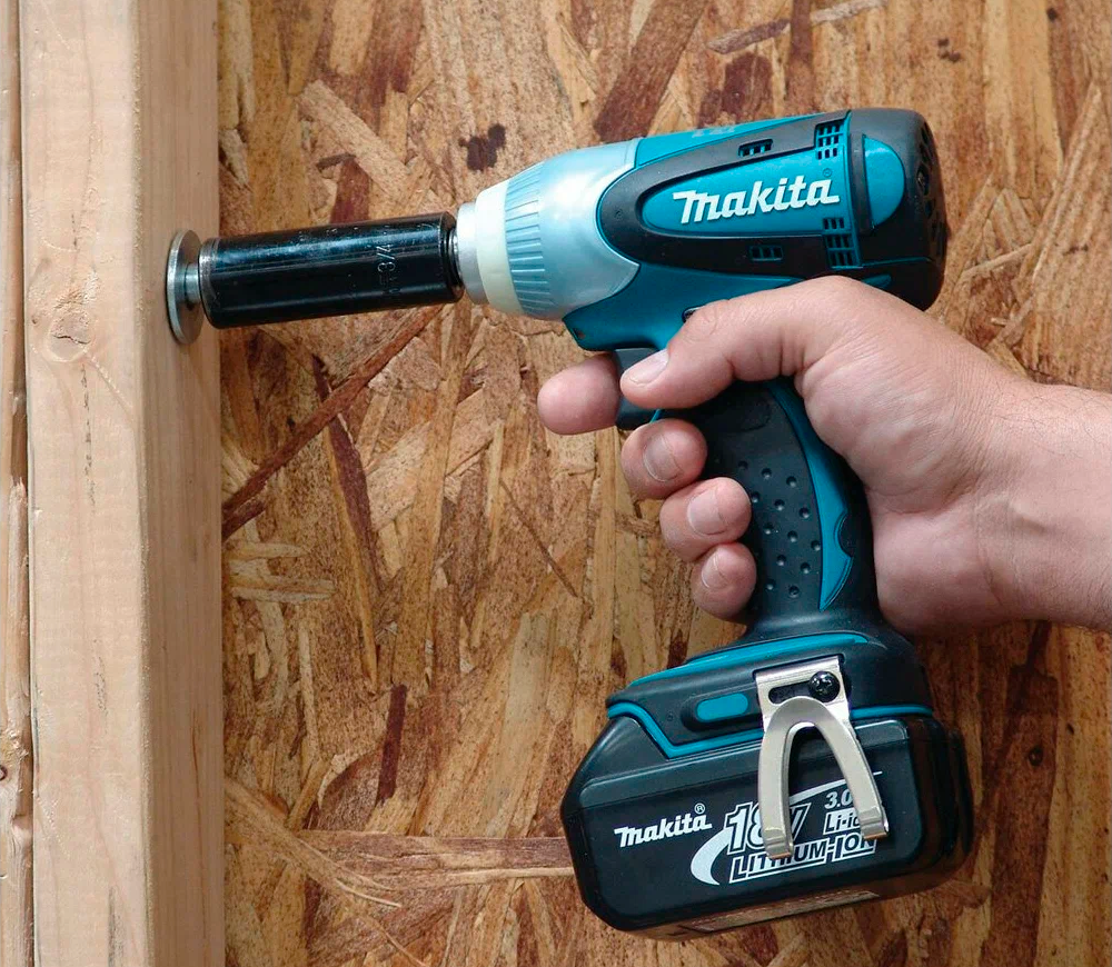 Mașină de înșurubat cu acumulator MAKITA DTD157Z 18V-8