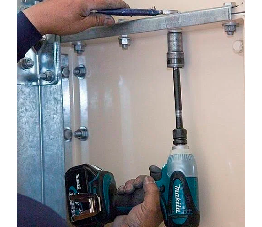 Mașină de înșurubat cu acumulator MAKITA DTD157Z 18V-9