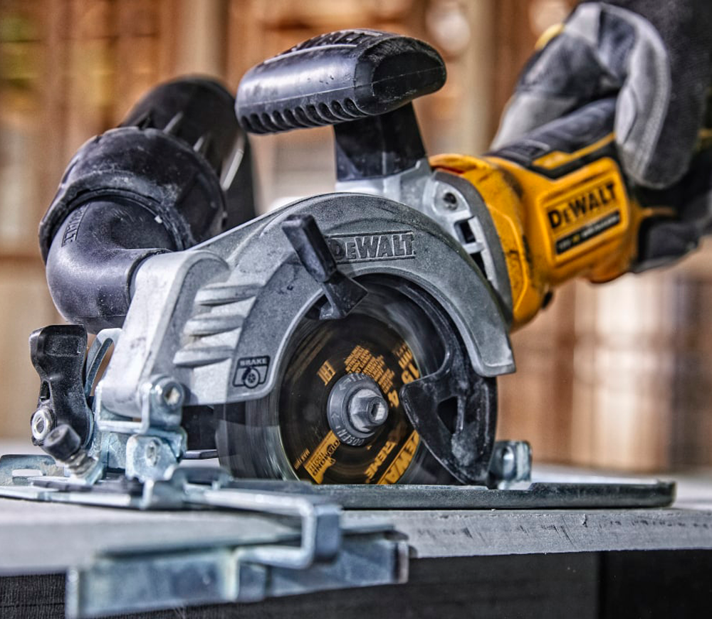 Дисковая пила аккумуляторная (без аккумуляторов) DEWALT DCS571NT 115мм 18В-5