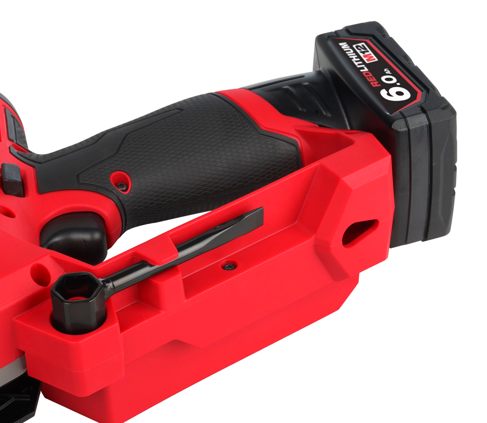 Fierăstrău cu lanț cu acumulator (fără baterii) MILWAUKEE M12FHS-0 FUEL HATCHET 150mm 12V-7
