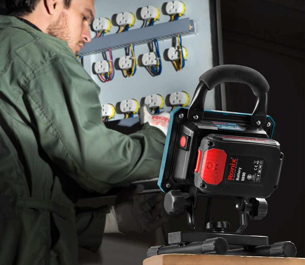 Lanternă construcții cu acumulator RONIX 8607 2000lm 20V 2Ah-9