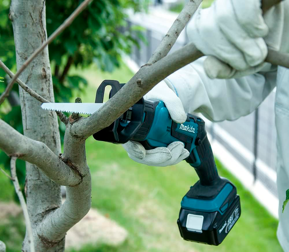 Fierăstrău sabie cu acumulator (fără bat) MAKITA DJR183Z 18V-4