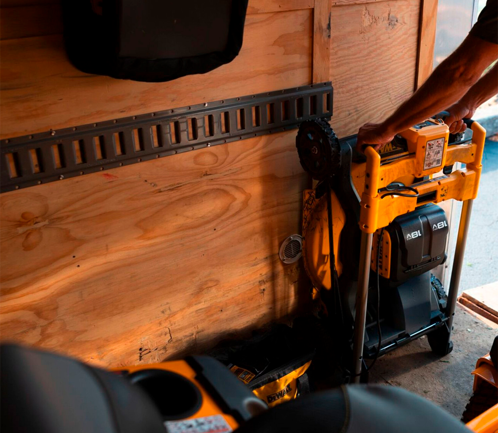Mașină de tuns gazonul cu acumulator DEWALT DCMWSP156W2-QW 530mm 2x18V 8Ah-2