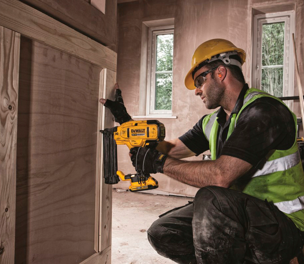 Capsator cu acumulator DEWALT DCN680D2-QW 240bat/min 18V 2Ah-7