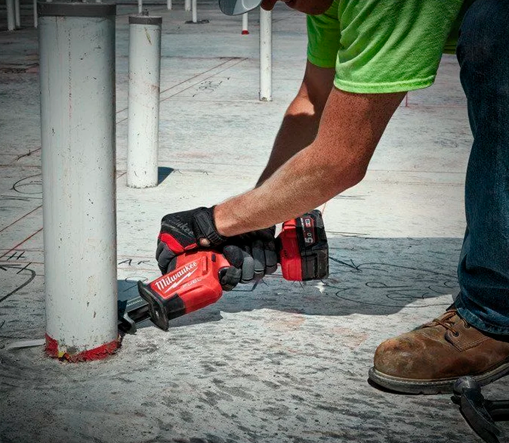 Fierăstrău sabie cu acumulator (fără bat) MILWAUKEE M18 FHZ-0X 18V-5