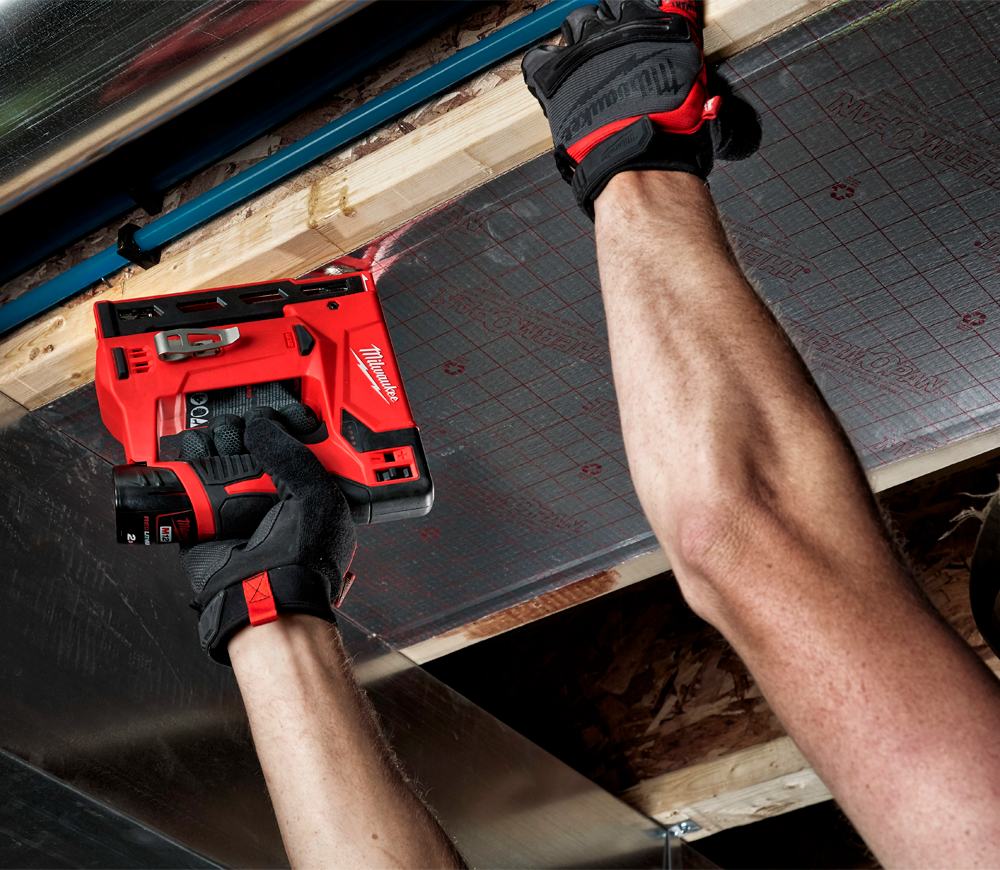 Capsator cu acumulator MILWAUKEE M12BST-0 140bat/min 12V-9