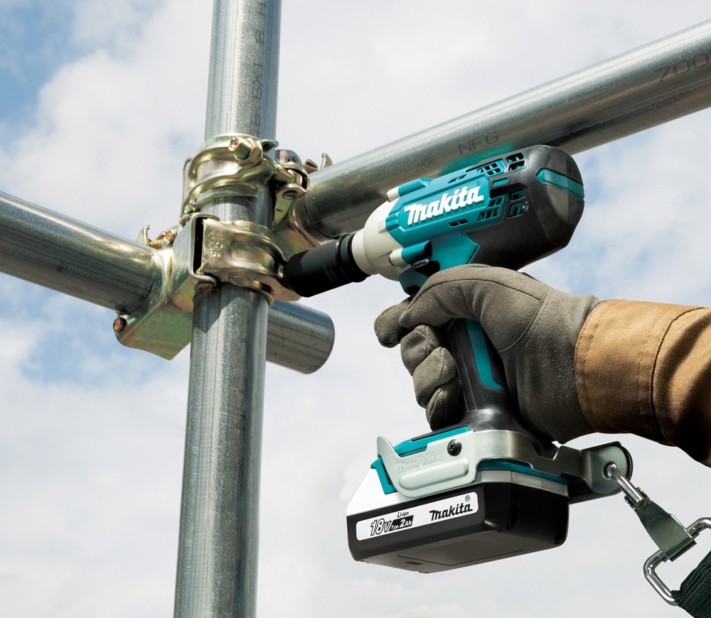 Mașină de înșurubat cu impact cu acumulator (fără bat) MAKITA TW202DZ  200Nm-5