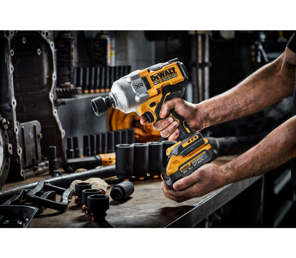 Mașină de înșurubat cu impact cu acumulator 18V (fără bat) DEWALT DCF961NT  2372Nm-9