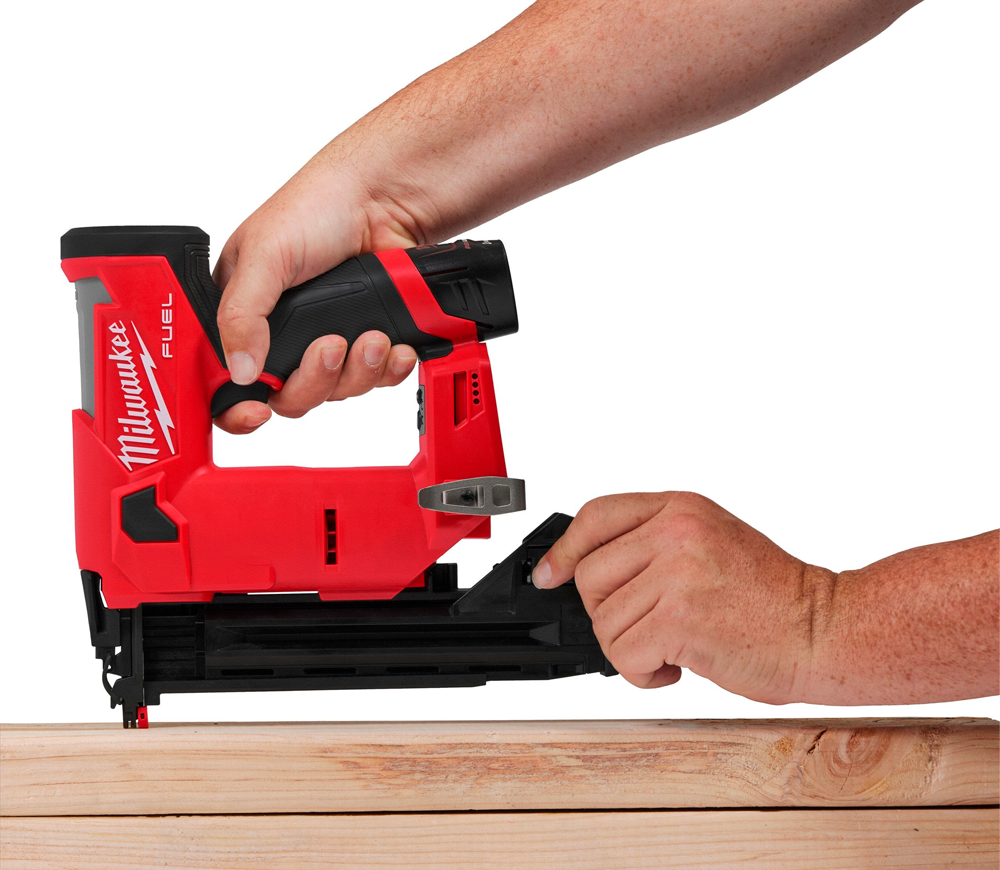 Capsator cu acumulator MILWAUKEE M12 FCN18GS-202X 120bat/min 12V 2Ah-9