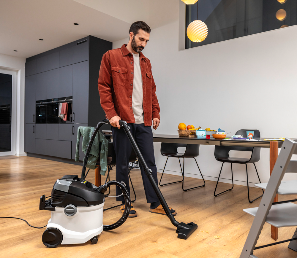 Aspirator cu curațare umedă KARCHER SE 5 1000w 210mbar 4/4L-6