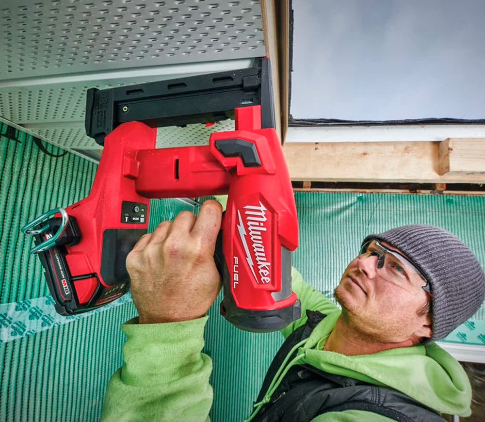 Capsator cu acumulator (fără bat) MILWAUKEE M18FNCS18GS-0X  900bat/min 18V-7
