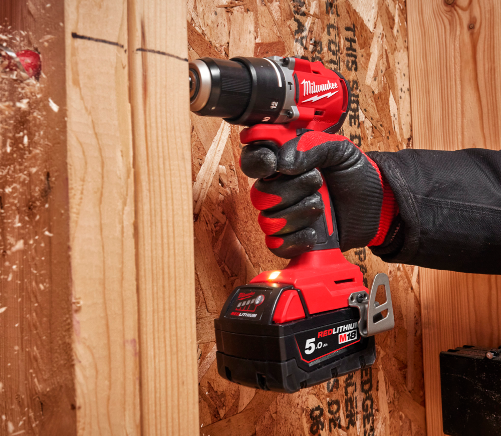 Шуруповёрт аккумуляторный ударный MILWAUKEE M18 BLPDRC-422C 18В 2+4Ач-5