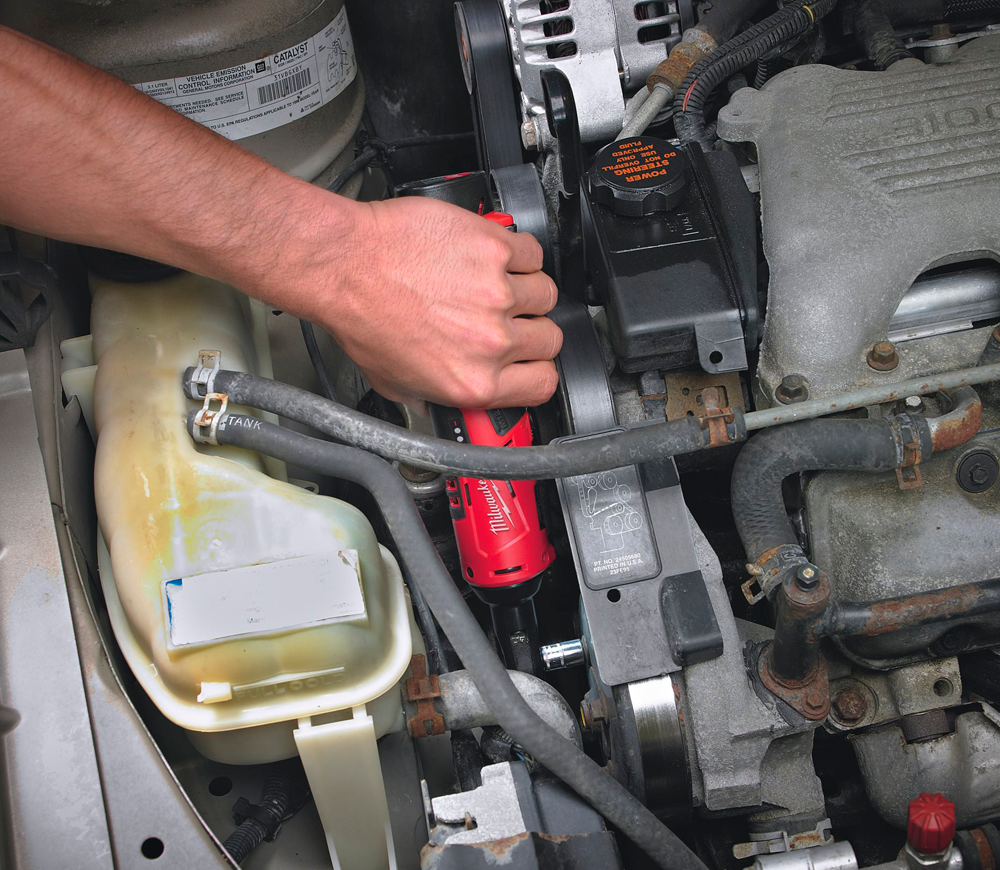 Cheie cu clichet fără fir 18V 2Ah MILWAUKEE M12 IR-201B 3/8 47Nm-6