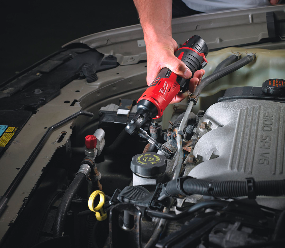 Cheie cu clichet fără fir 18V 2Ah MILWAUKEE M12 IR-201B 3/8 47Nm-7