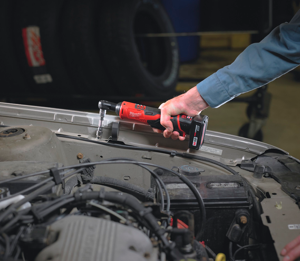 Cheie cu clichet fără fir 18V 2Ah MILWAUKEE M12 IR-201B 3/8 47Nm-8