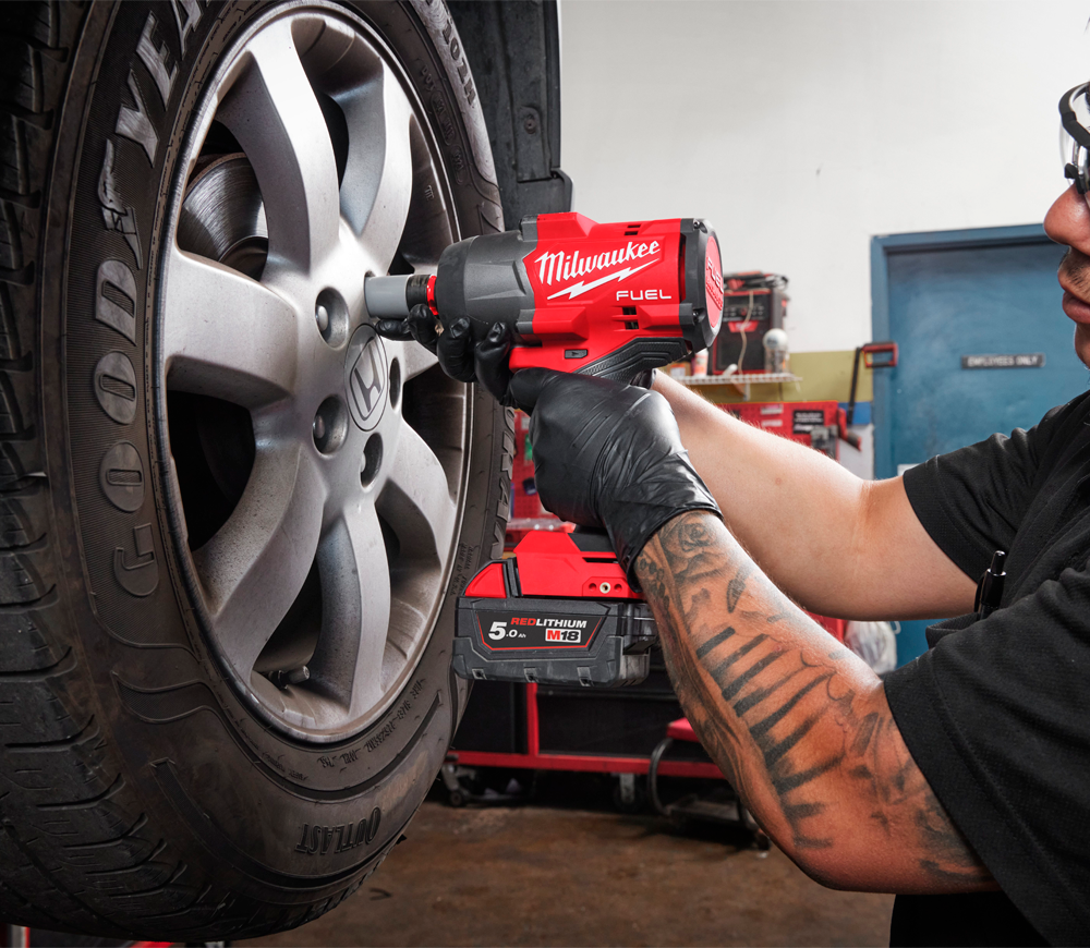 Mașină de înșurubat cu impact cu acumulator (fără bat) 18V MILWAUKEE M18 FHIW2F12-0 2034Nm-7