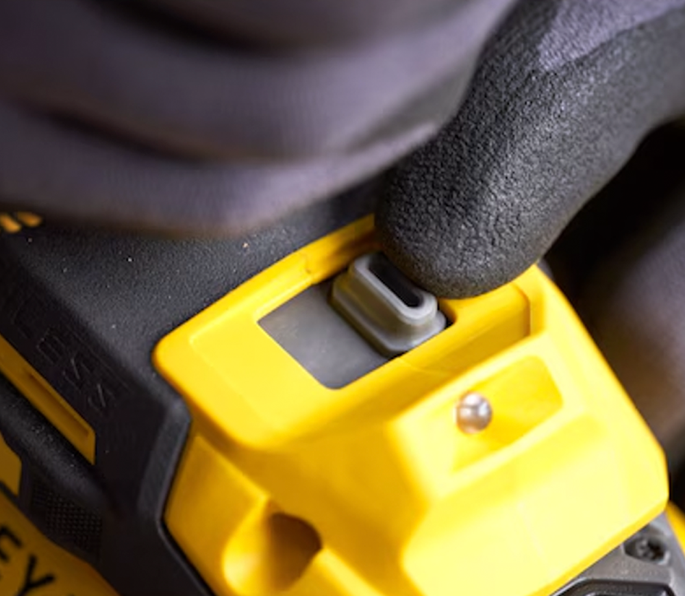 Mașină de înșurubat  cu impact cu acumulator (fără bat) STANLEY SFMCF940B-XJ  949Nm-2