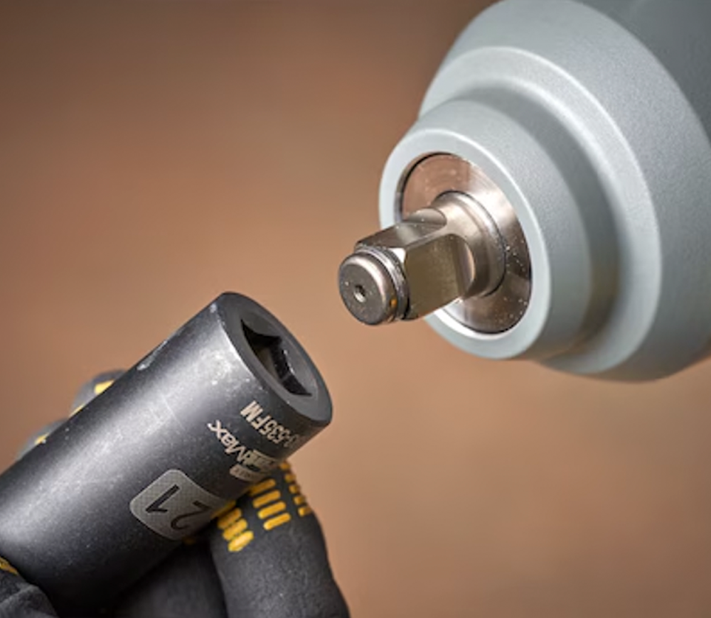 Mașină de înșurubat  cu impact cu acumulator (fără bat) STANLEY SFMCF940B-XJ  949Nm-9