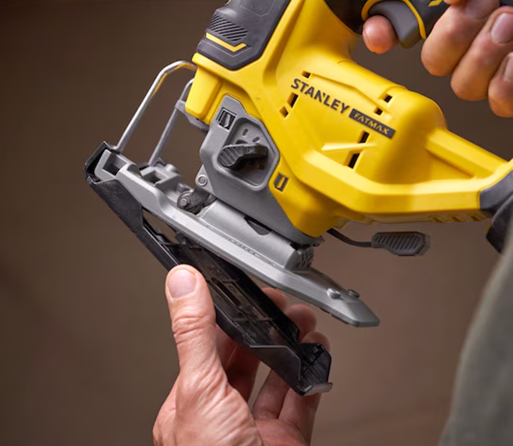 Fierăstrău pendular cu acumulator (fără bat) STANLEY SFMCS650B-XJ 18V-8