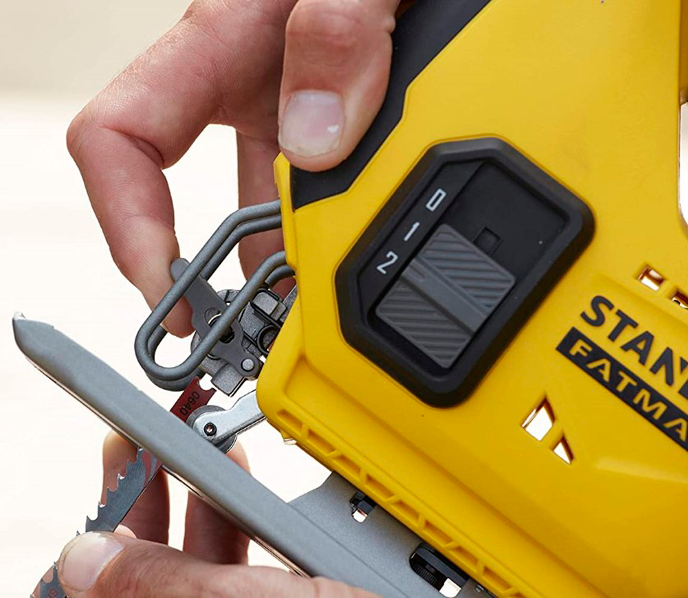 Fierăstrău pendular cu acumulator (fără bat) STANLEY SFMCS600B-XJ 18V-3