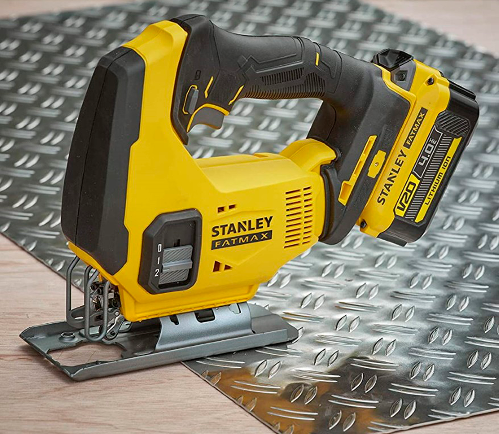 Fierăstrău pendular cu acumulator (fără bat) STANLEY SFMCS600B-XJ 18V-7