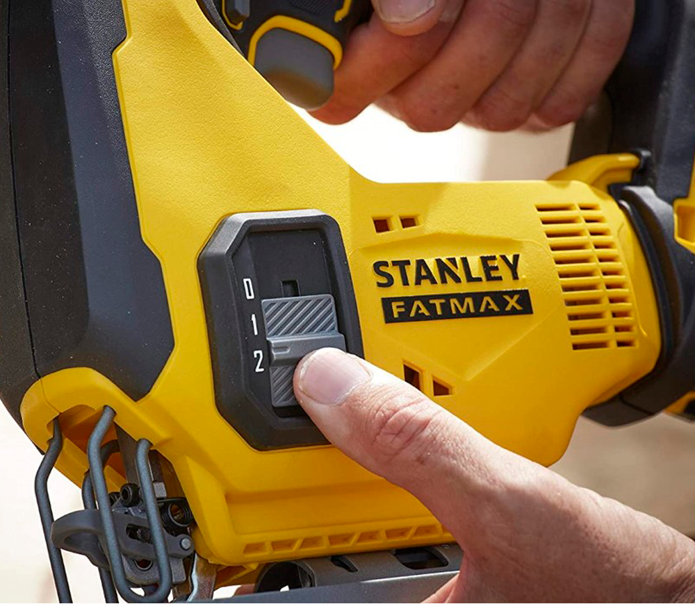 Fierăstrău pendular cu acumulator (fără bat) STANLEY SFMCS600B-XJ 18V-8