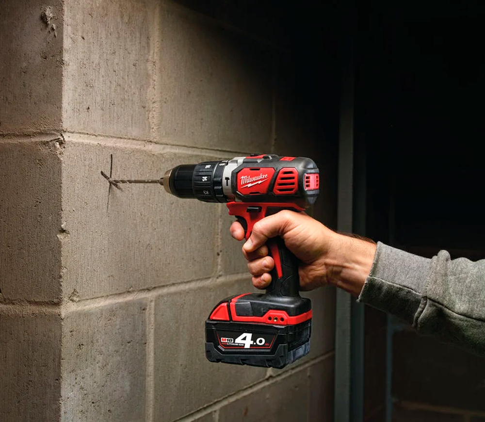 Шуруповёрт аккумуляторный ударный MILWAUKEE M18 BPD-402C  18В 4Ач-3
