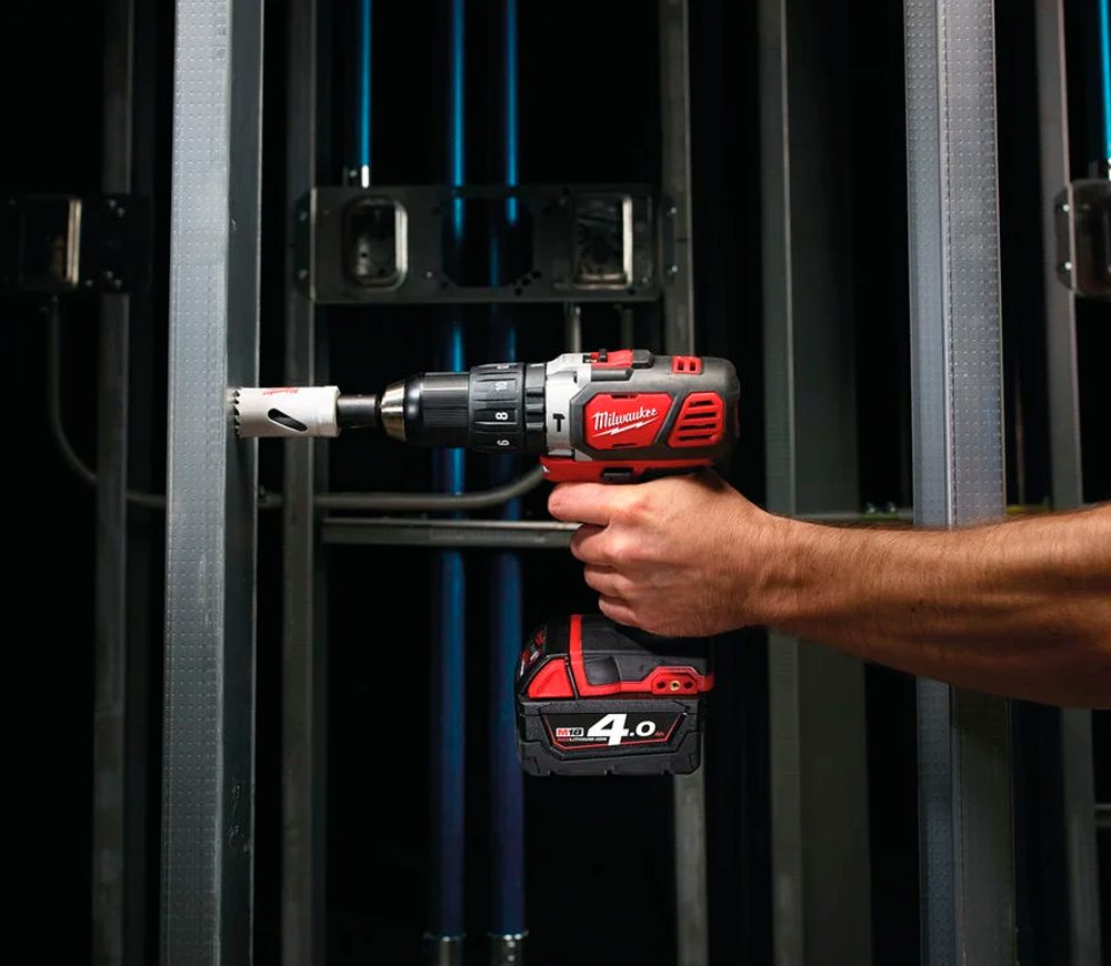 Шуруповёрт аккумуляторный ударный MILWAUKEE M18 BPD-402C  18В 4Ач-5