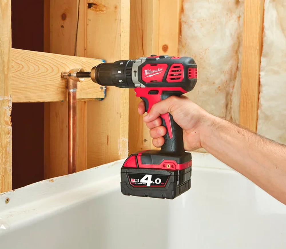 Шуруповёрт аккумуляторный ударный MILWAUKEE M18 BPD-402C  18В 4Ач-8